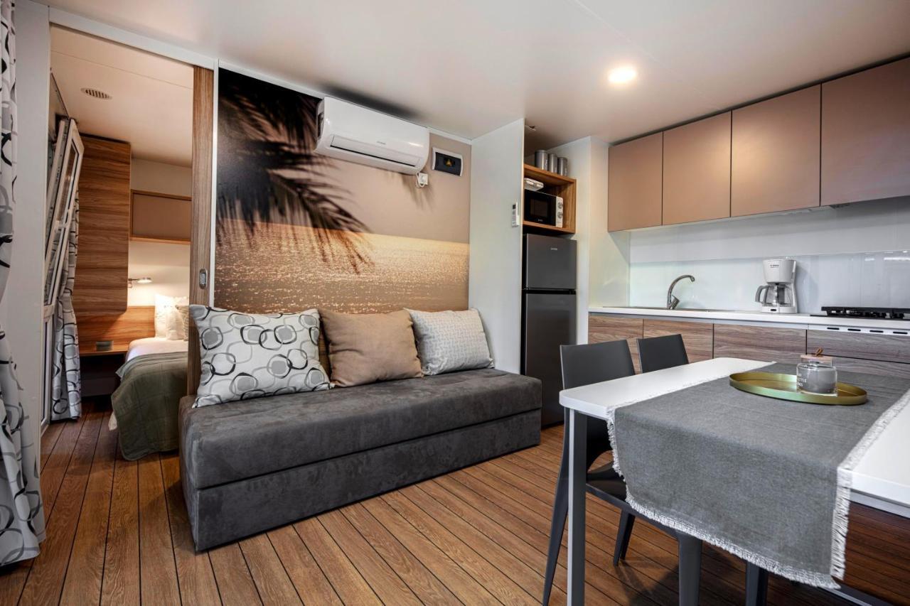 Porton Mobile Home ロヴィニ エクステリア 写真